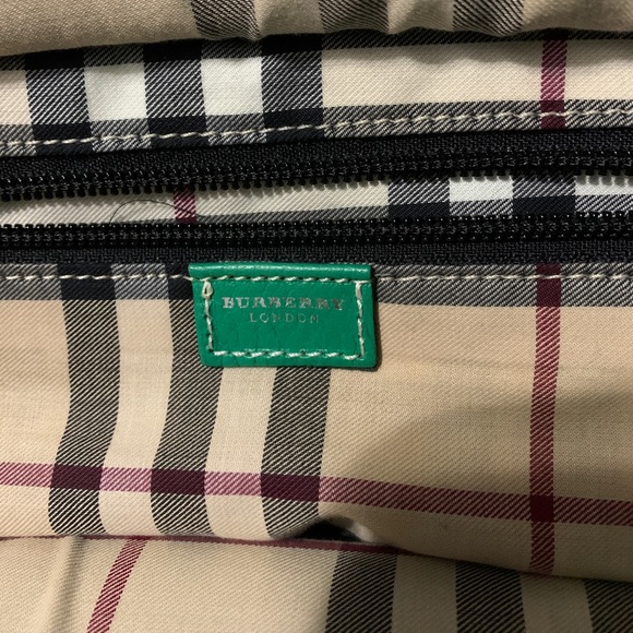 Vintage Burberry Green Purse - Picture 4 of 10